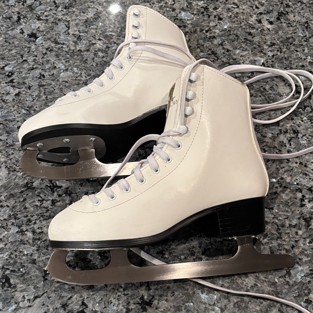 American brand White Ice Skate sz 7W